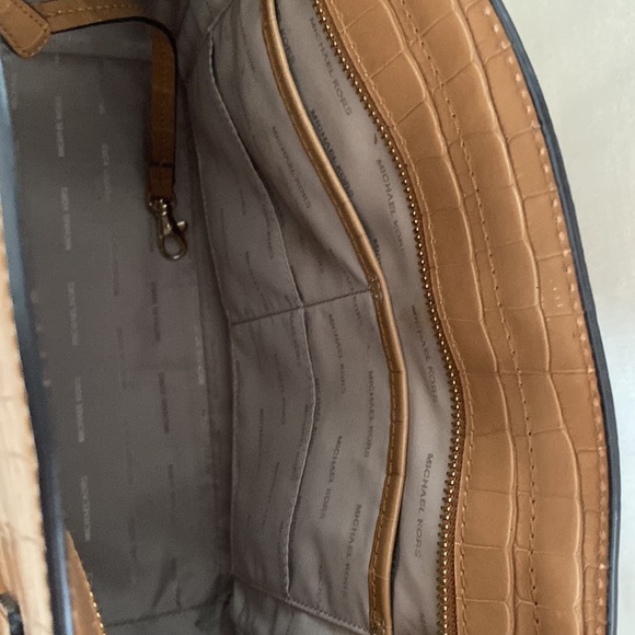 Michael Kors leather purse. Aligator. Color Brown with Gold accessories. - Picture 10 of 12